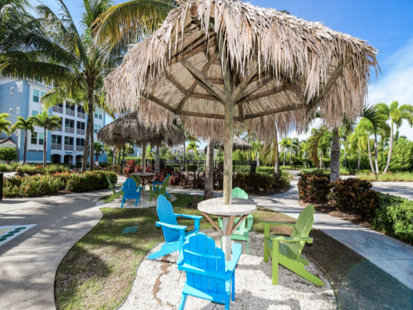 Charming Two Bedroom Vacation Rental with Communal Pool