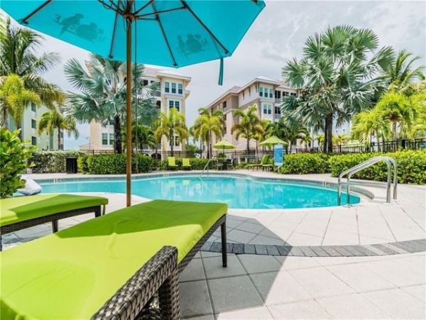 Charming Two Bedroom Vacation Rental with Communal Pool