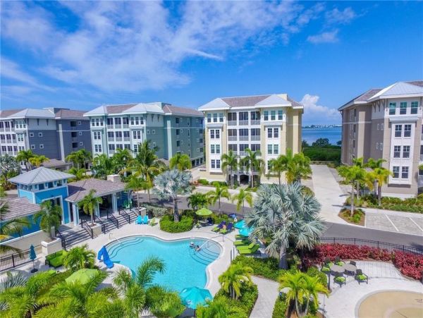 Charming Two Bedroom Vacation Rental with Communal Pool
