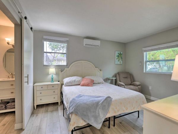 Beautiful Vacation Home with Private Pool Sleeps 10
