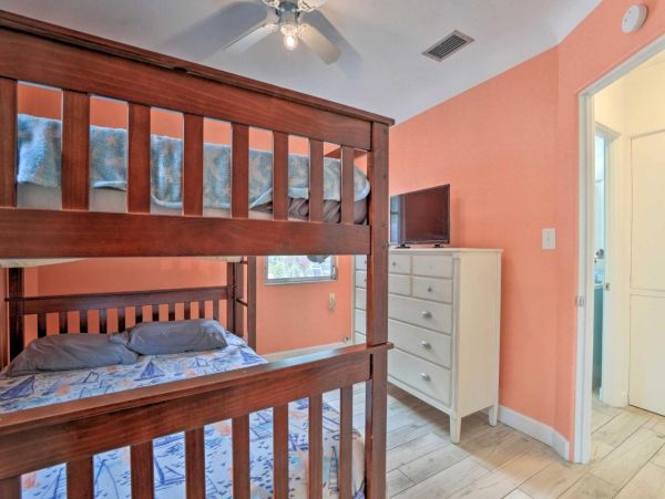Beautiful Vacation Home with Private Pool Sleeps 10