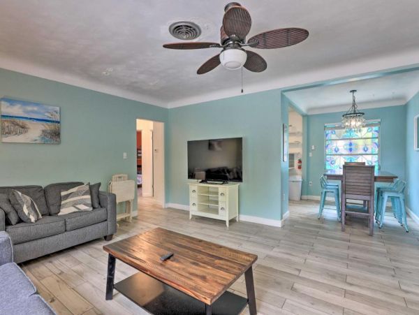 Beautiful Vacation Home with Private Pool Sleeps 10