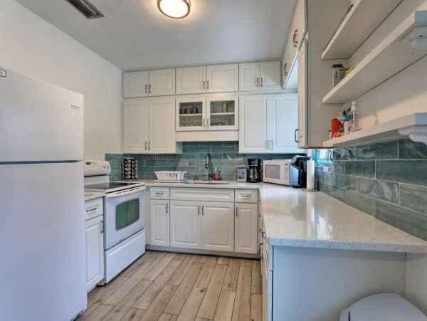 Beautiful Vacation Home with Private Pool Sleeps 10