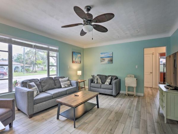 Beautiful Vacation Home with Private Pool Sleeps 10