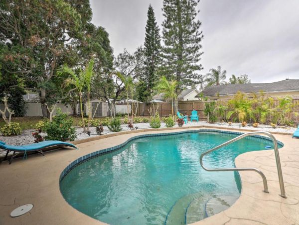 Beautiful Vacation Home with Private Pool Sleeps 10