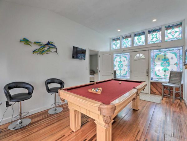 Beautiful Vacation Home with Private Pool Sleeps 10