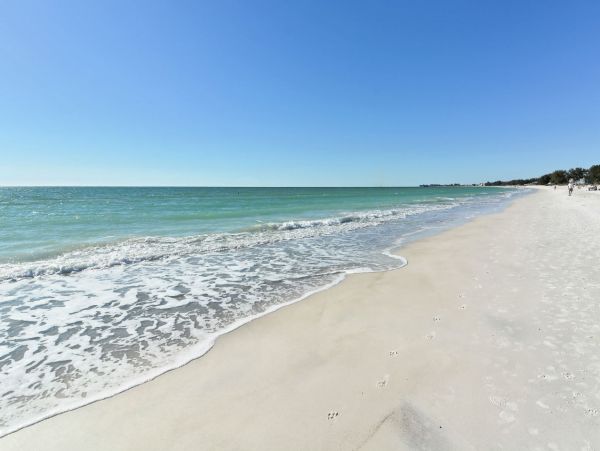 Beautiful Vacation Home with Private Pool Sleeps 10