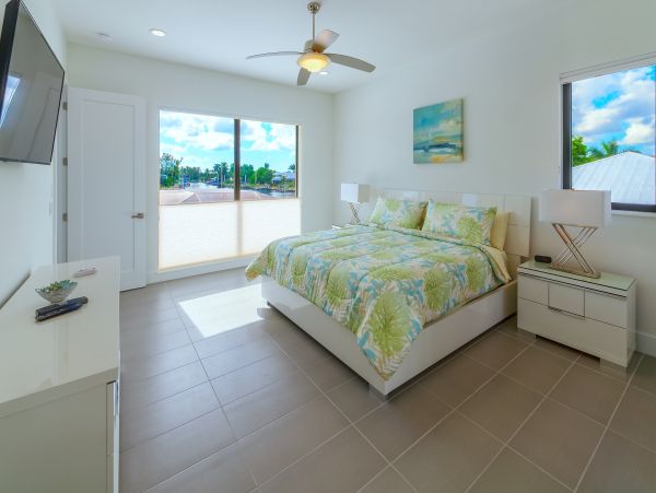 Luxury Waterfront Vacation Home with Private Pool Cape Coral