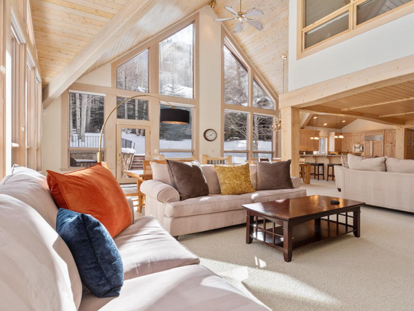 Beautiful 4 Bedroom Home Sleeps 10 Guests in Vail