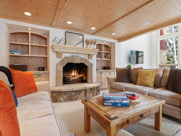 Beautiful 4 Bedroom Home Sleeps 10 Guests in Vail