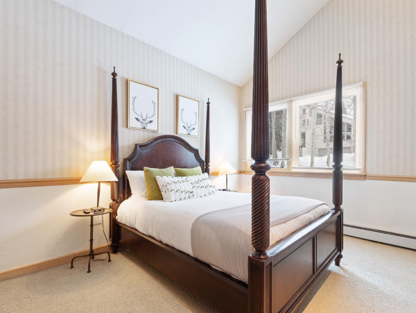 Beautiful 4 Bedroom Home Sleeps 10 Guests in Vail
