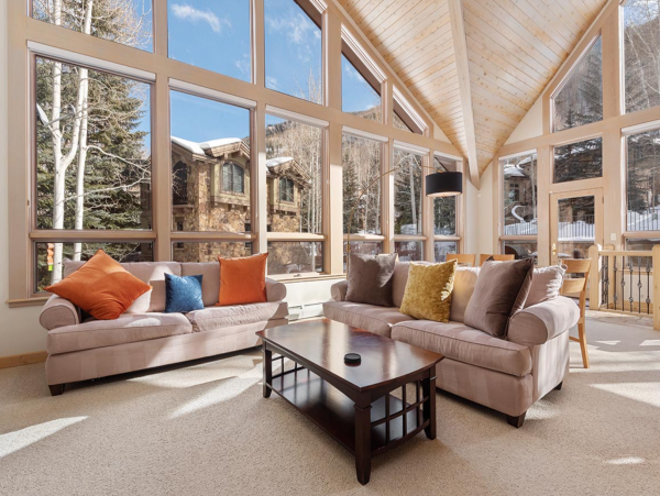 Beautiful 4 Bedroom Home Sleeps 10 Guests in Vail