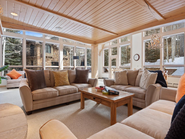 Beautiful 4 Bedroom Home Sleeps 10 Guests in Vail