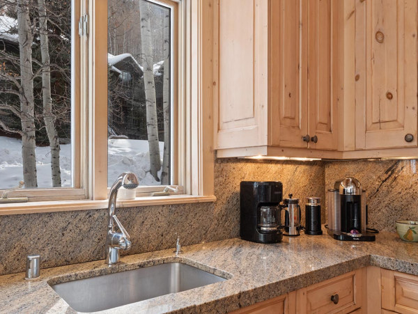 Beautiful 4 Bedroom Home Sleeps 10 Guests in Vail