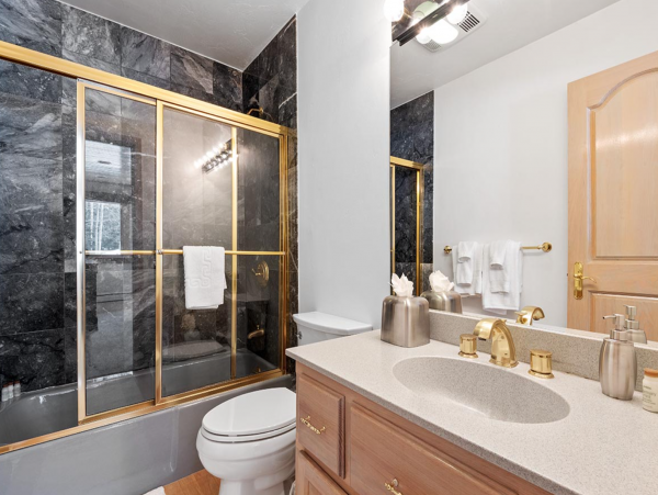 Beautiful 4 Bedroom Home Sleeps 10 Guests in Vail