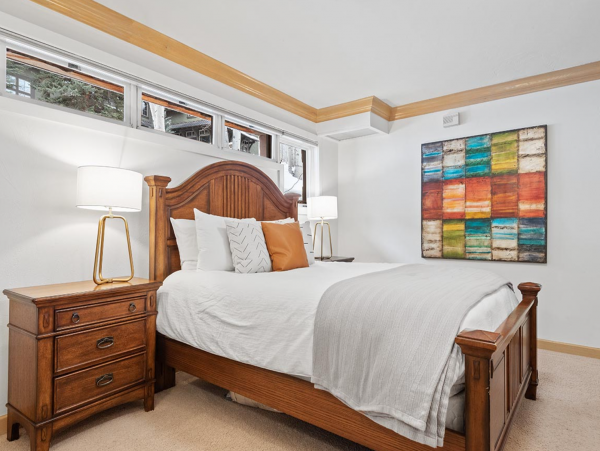 Beautiful 4 Bedroom Home Sleeps 10 Guests in Vail