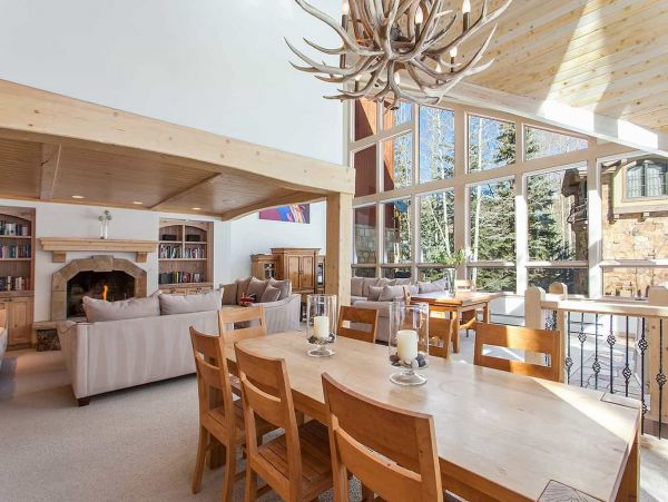 Beautiful 4 Bedroom Home Sleeps 10 Guests in Vail