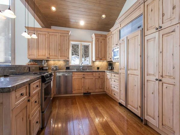 Beautiful 4 Bedroom Home Sleeps 10 Guests in Vail