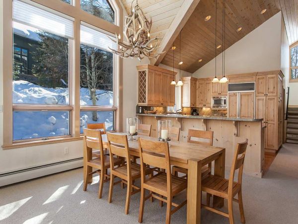 Beautiful 4 Bedroom Home Sleeps 10 Guests in Vail