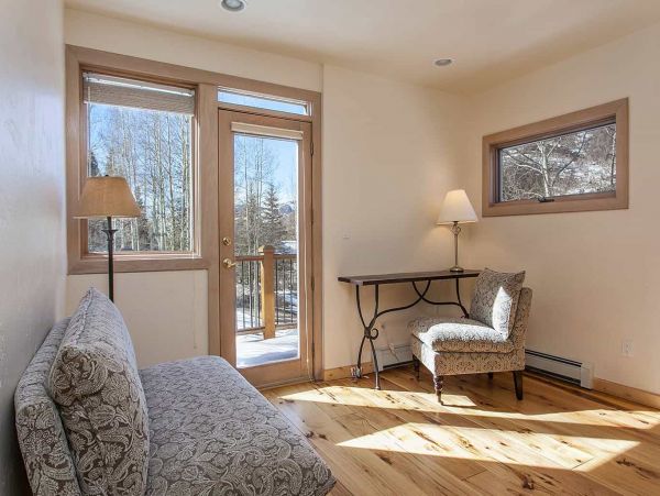 Beautiful 4 Bedroom Home Sleeps 10 Guests in Vail