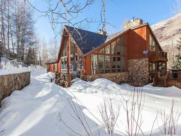 Beautiful 4 Bedroom Home Sleeps 10 Guests in Vail