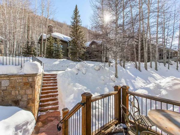 Beautiful 4 Bedroom Home Sleeps 10 Guests in Vail
