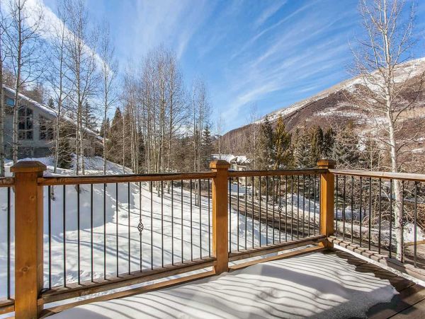 Beautiful 4 Bedroom Home Sleeps 10 Guests in Vail