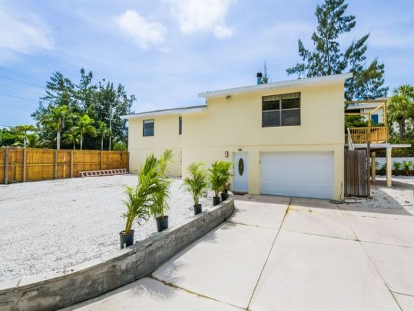 Bradenton Beach Vacation Home with Private Pool Sleeps 10