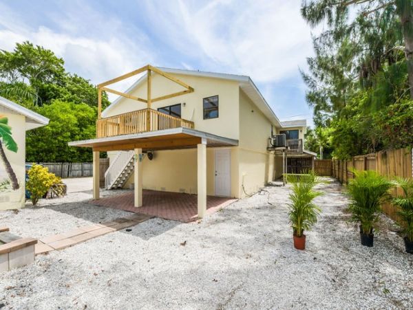 Bradenton Beach Vacation Home with Private Pool Sleeps 10