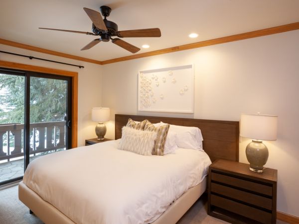 Beautiful Vail Condo with Communal Hot Tub Walk to Lift
