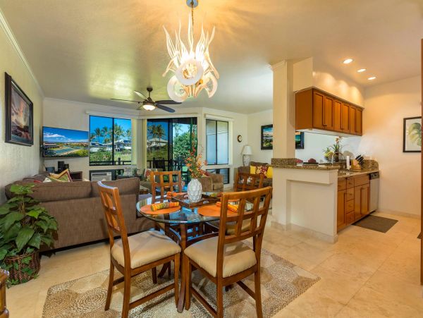 Beautiful Vacation Condo with Communal Pool & Hot Tub