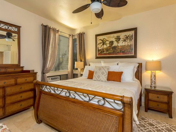 Beautiful Vacation Condo with Communal Pool & Hot Tub