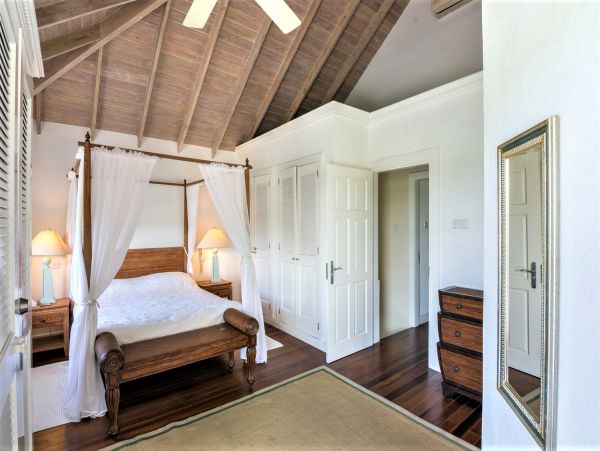 Fantastic Vacation Villa Exclusive Community in St. James