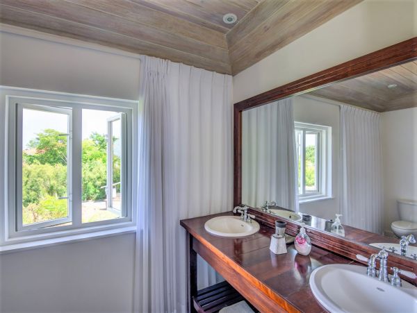 Fantastic Vacation Villa Exclusive Community in St. James
