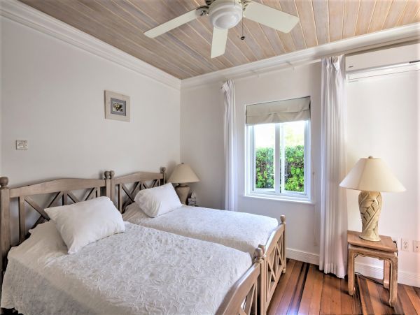 Fantastic Vacation Villa Exclusive Community in St. James