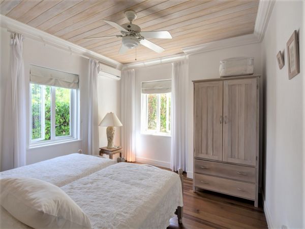 Fantastic Vacation Villa Exclusive Community in St. James