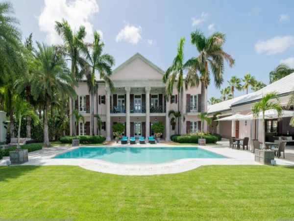 Luxurious Six Bedroom Bahama Pool Villa On the Beach