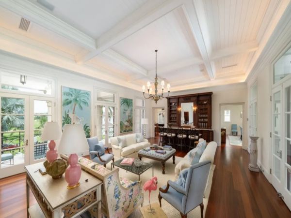 Luxurious Six Bedroom Bahama Pool Villa On the Beach