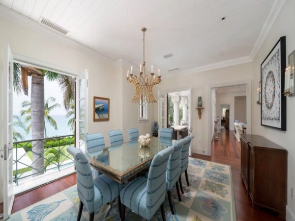 Luxurious Six Bedroom Bahama Pool Villa On the Beach