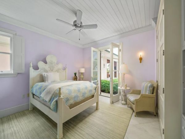 Luxurious Six Bedroom Bahama Pool Villa On the Beach