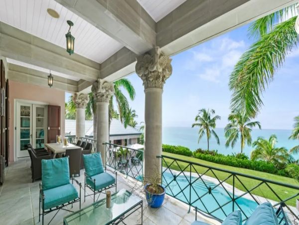 Luxurious Six Bedroom Bahama Pool Villa On the Beach
