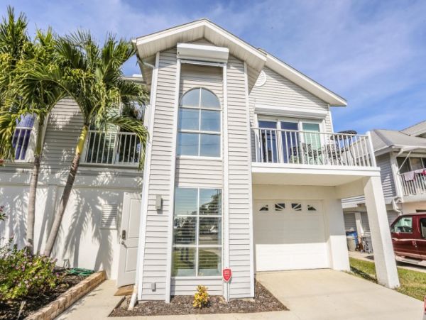Fort Myers Luxury Vacation Rental Home Three Bedrooms