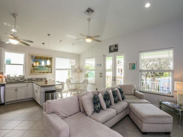 Fort Myers Vacation Home Sleeps 9 Short Walk to Beach