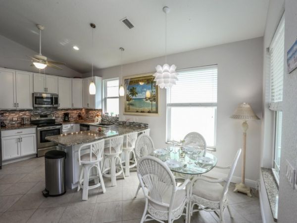 Fort Myers Vacation Home Sleeps 9 Short Walk to Beach