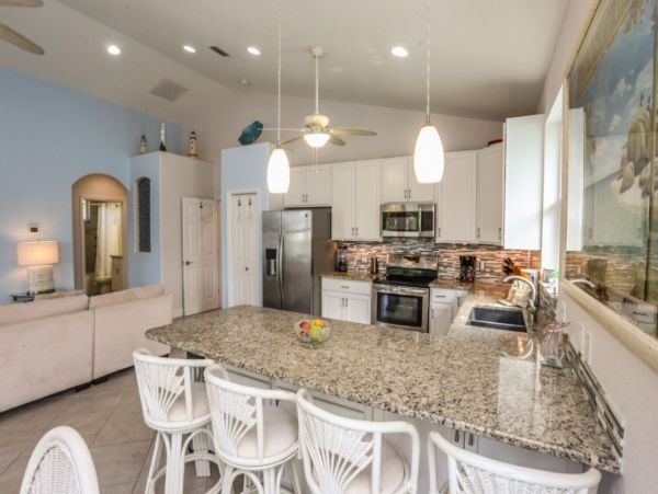 Fort Myers Vacation Home Sleeps 9 Short Walk to Beach