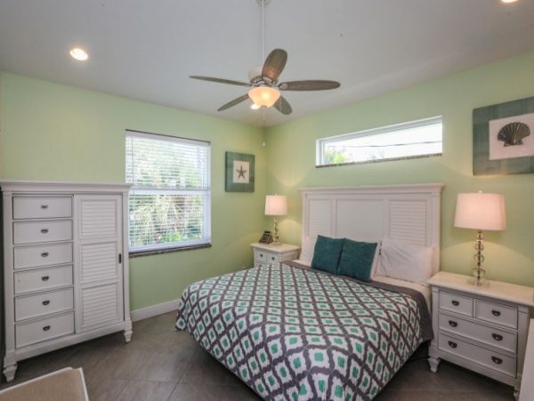 Fort Myers Vacation Home Sleeps 9 Short Walk to Beach