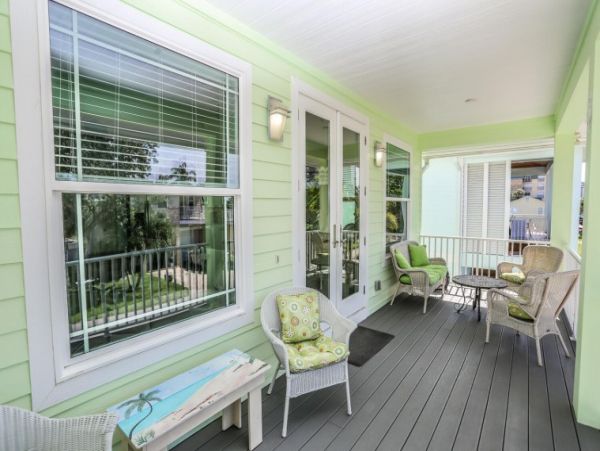 Fort Myers Vacation Home Sleeps 9 Short Walk to Beach