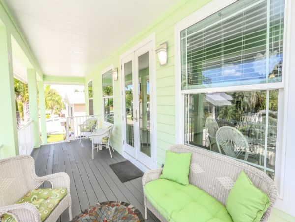 Fort Myers Vacation Home Sleeps 9 Short Walk to Beach