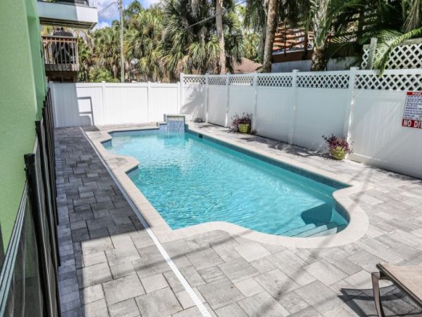 Fort Myers Vacation Home Sleeps 9 Short Walk to Beach