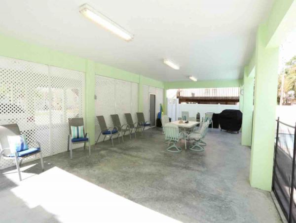 Fort Myers Vacation Home Sleeps 9 Short Walk to Beach